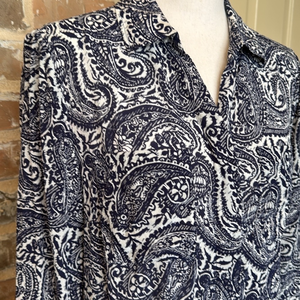 Talbots Navy and White Silk Paisley Shirt Hidden Button Front Sz S - Picture 3 of 12